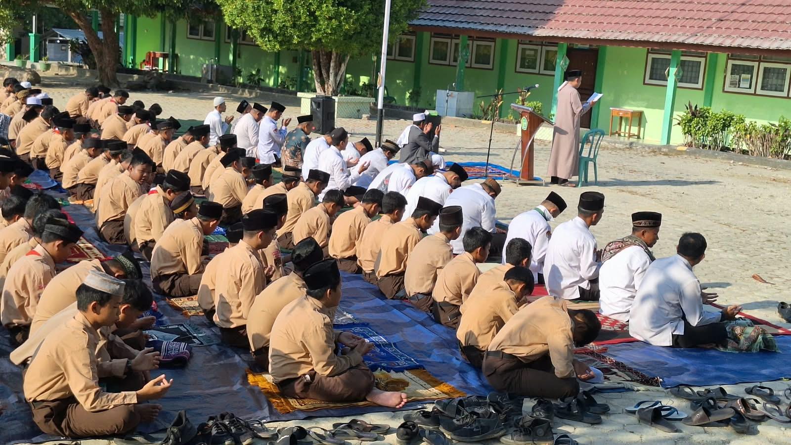 KEMENAG BELITUNG GELAR SHOLAT ISTHISQO